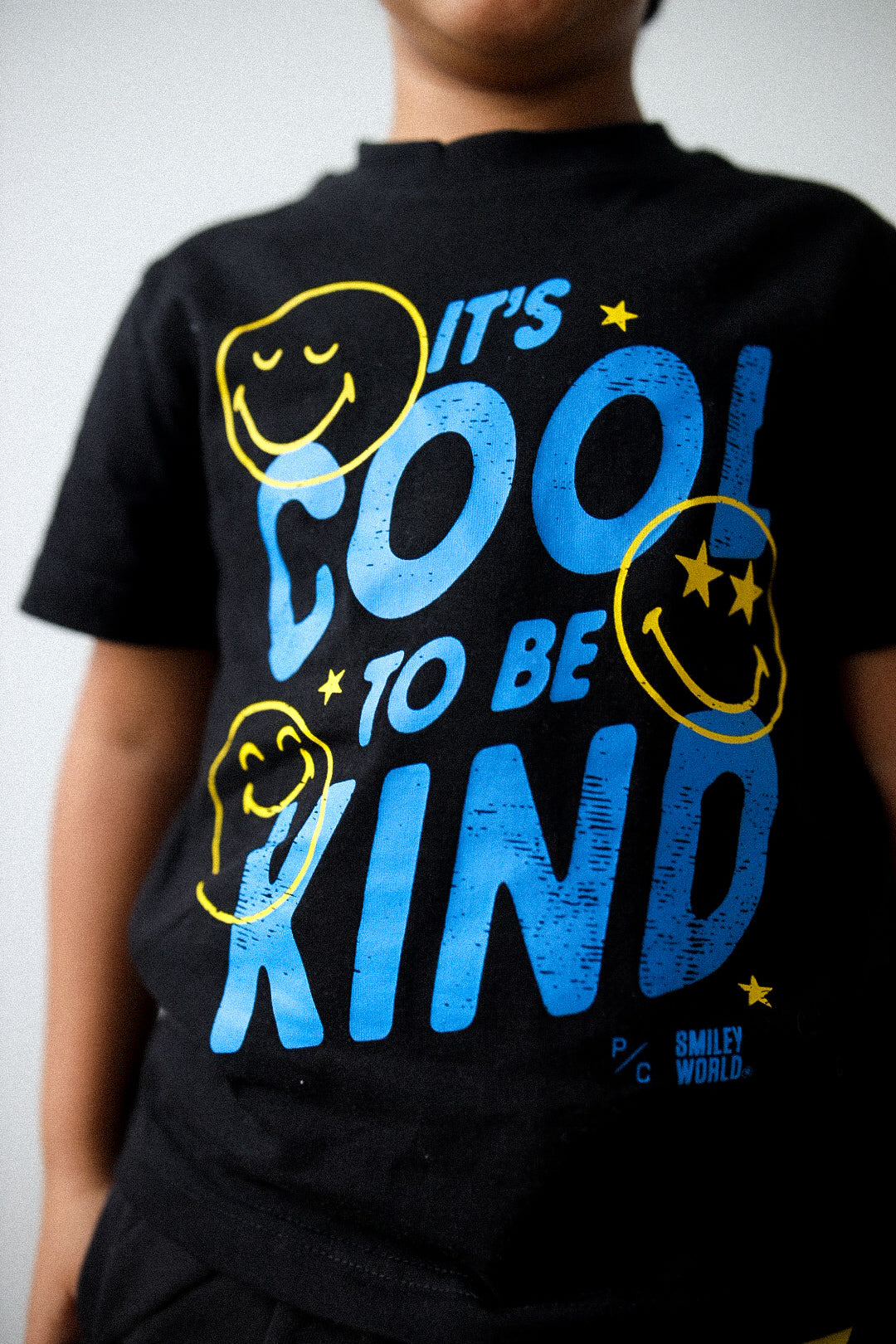 T-shirt pour enfant P/C x SmileyWorld « C'est cool d'être gentil » - Noir