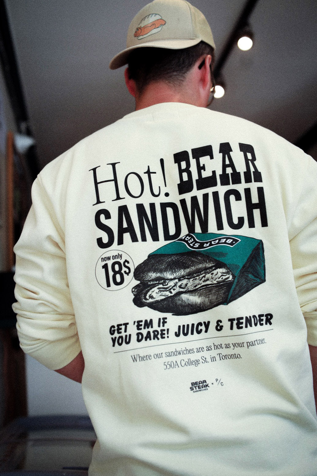 Pull ras du cou publicitaire P/C x BEAR Steak Sandwiches - Ivoire