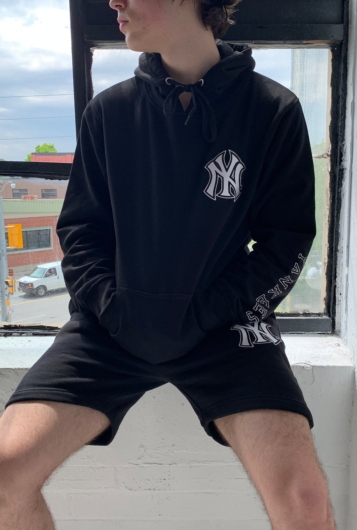 New York Yankees Logo Hoodie - Black